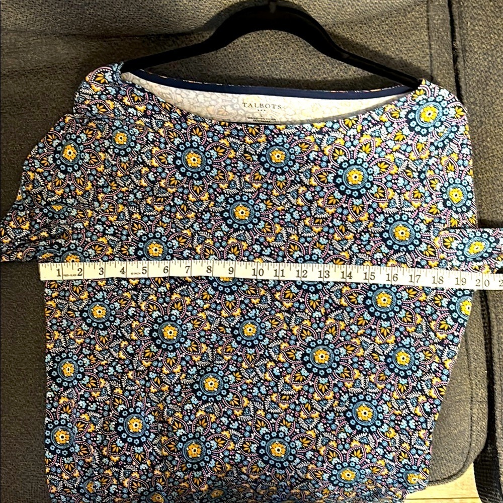 Talbots Blue Patterned, scoop neck, 3/4 sleeve, colorful, soft Top size L - Picture 7 of 7
